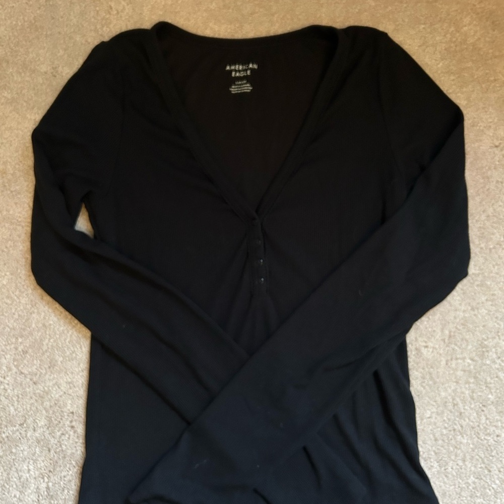 American Eagle Black V-Neck long sleeve